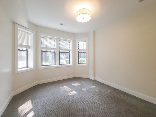 Photo - 4855 N Seeley Ave Unit 1