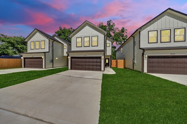 Photo - 10512 Exeter St