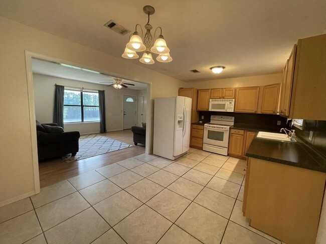 Photo - 688 Roberts Dr