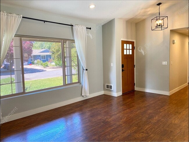 Photo - Charming Bend Home | Single-Story Living