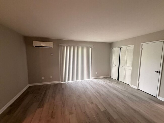Building Photo - 2066 Fairmont Ct Unit 5