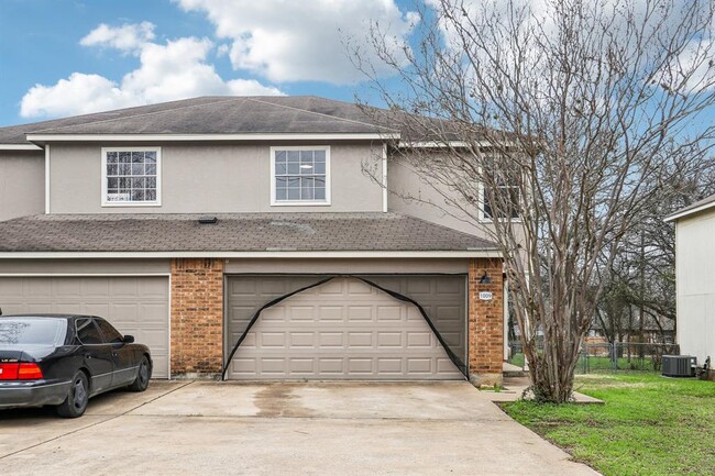 Photo - 1009 Sagewood Trail Townhome