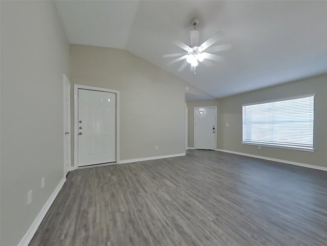 Photo - 3151 Kelling St