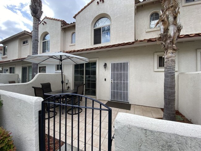 Oceanside stunner - 3 bedroom townhome ava... - Oceanside stunner - 3 bedroom townhome ava...