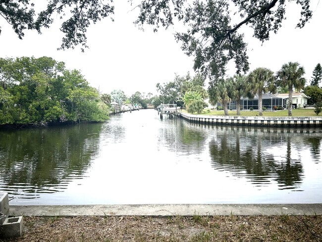 Building Photo - 9105 Tudor Dr Unit F101