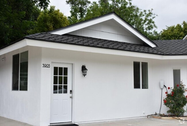 Building Photo - 3905 Woodcliff Rd Unit 3903 Rental