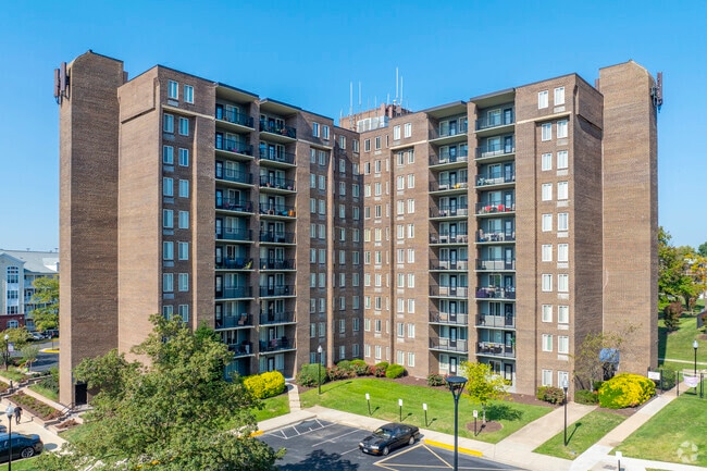 Alternate Exterior - Middletowne & The Dona