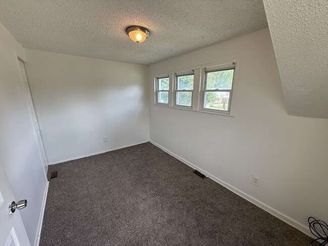 Photo - 11359 Maxwell Ave