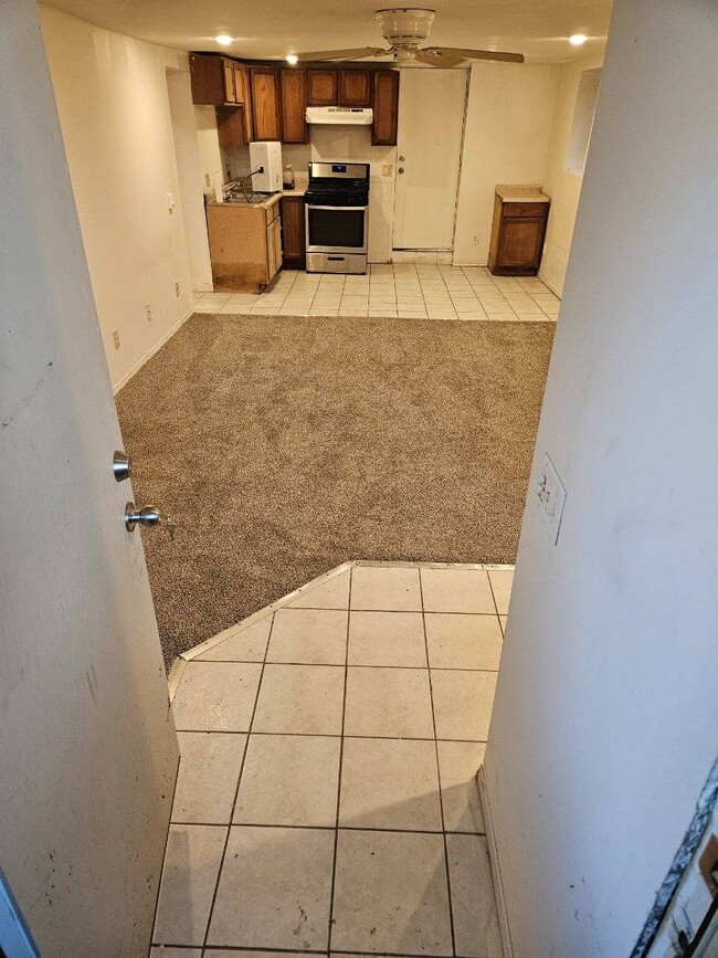 Building Photo - 1203 Weaver St Unit C