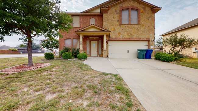 Building Photo - HUGE HOUSE ON A CORNER LOT IN COPPERAS COVE!