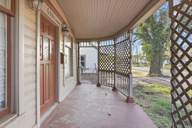 Photo - 609 E Harrison Ave