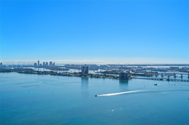 Photo - 700 NE 24th St Unidad 3204