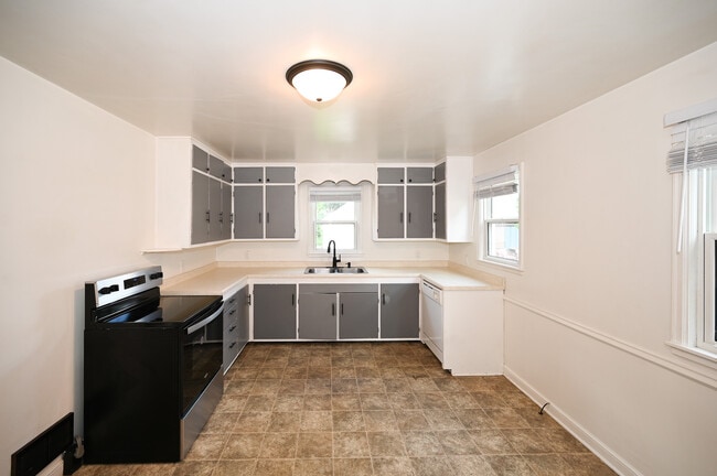 Photo - 1221 8th Ave NW