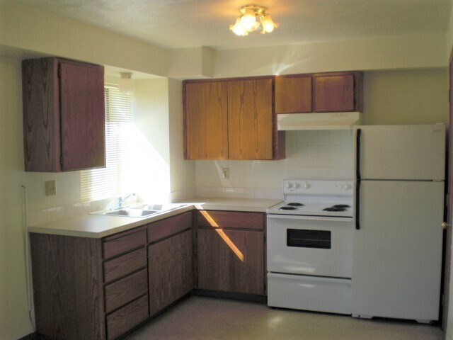 Photo - Pine Village Apartments