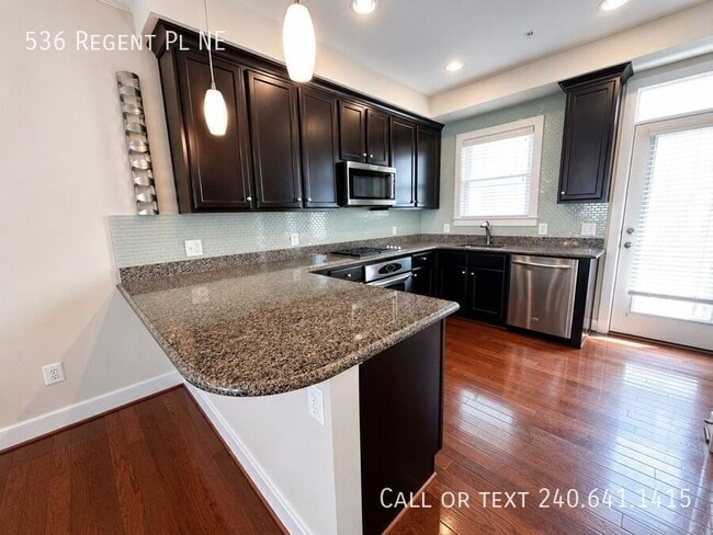 Photo - 536 Regent Pl NE
