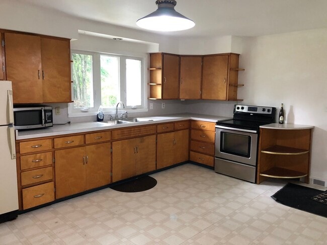 Photo - Spacious 3BR Home on Quiet Cul-de-Sac – Minutes from Downtown TC!