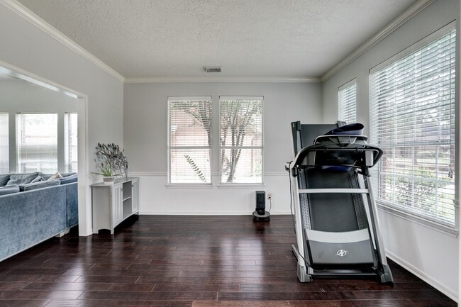 Photo - 1611 Falcon Ridge Blvd