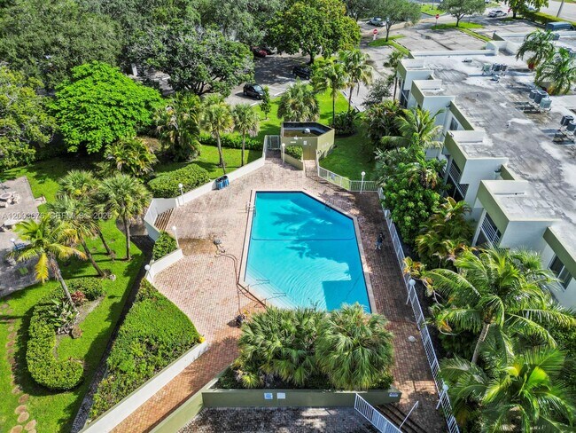 Photo - 4235 N University Dr Unidad 312