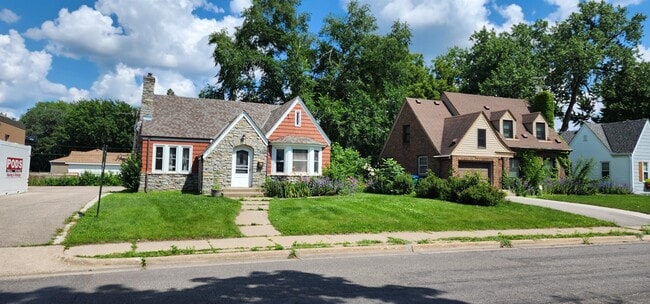Photo - 4059 Brunswick Ave S