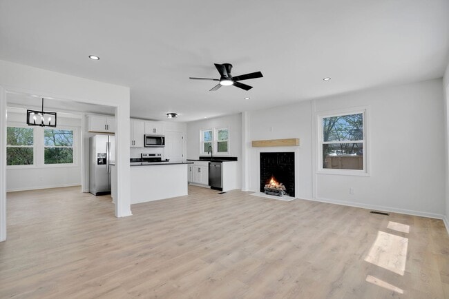 Photo - 1857 Memorial Dr