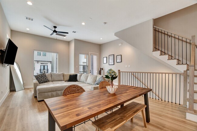 Photo - 3704 Creekmont Grn Ln