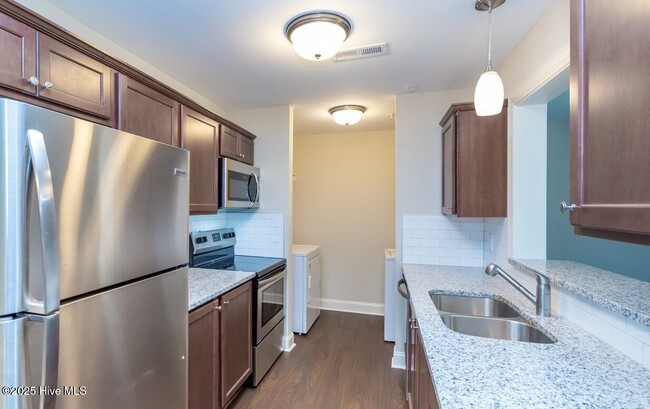 Photo - 212 Orlando Wy Unit B