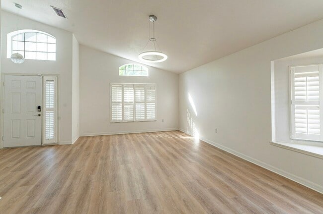 Photo - 1613 Crown Hill Blvd