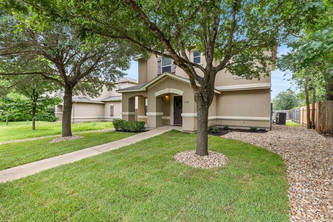 Building Photo - 5705 Viewpoint Dr