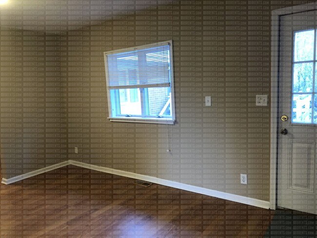 Photo - 915 N University Blvd 3BR/1.5BA  (Middletown)