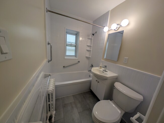 Photo - 2559-2559 Bloor St W Unit 109