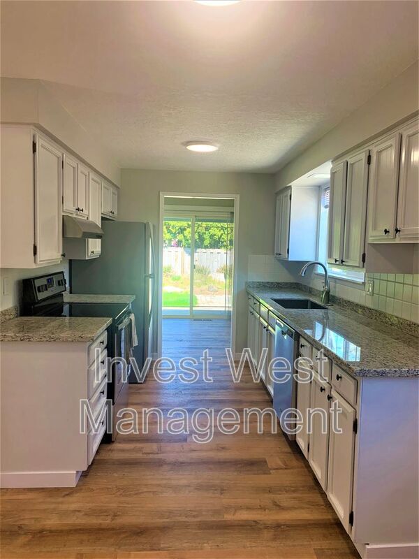 Photo - 12214 SE McGillivray Blvd