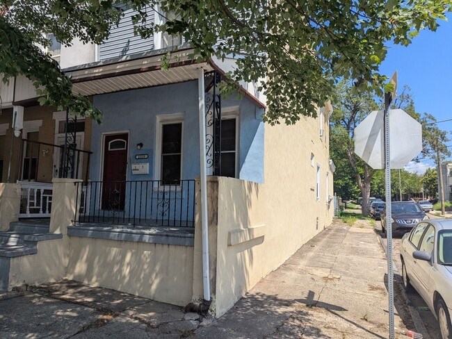 Building Photo - 5529 Jefferson St Unit 1 Rental