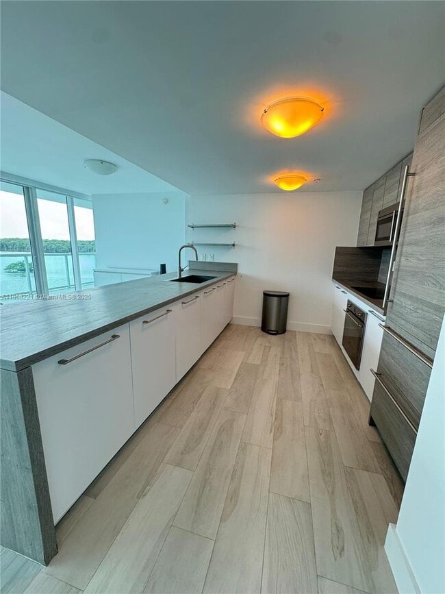 Building Photo - 400 Sunny Isles Blvd Rental