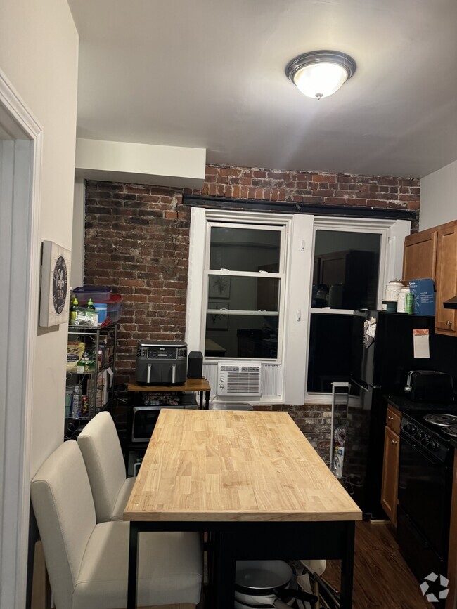 Building Photo - 115 Salem St Rental