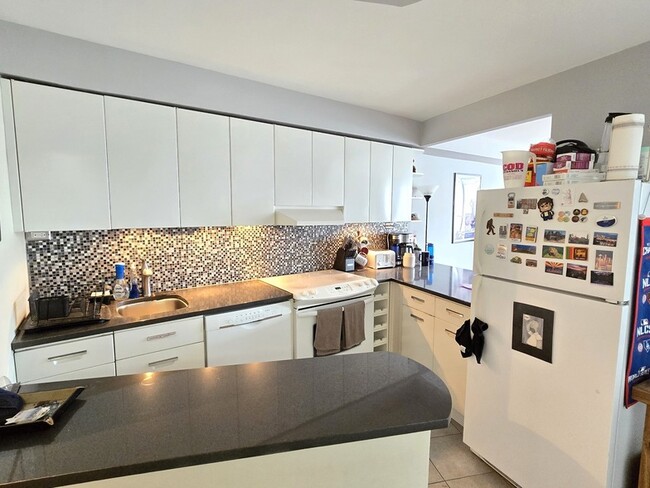 Photo - 300 N State St Unidad 3909