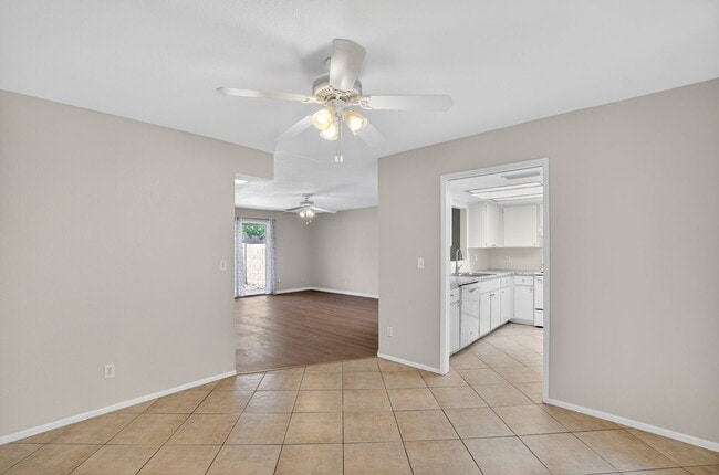 Photo - Modern Updated Tempe Townhome Near ASU & Downtown with Resort-Style Amenities