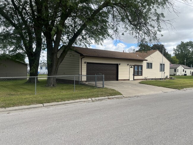 Building Photo - 922 S 26th St