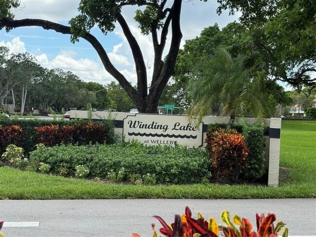 Building Photo - 10007 Winding Lake Rd Unit 204