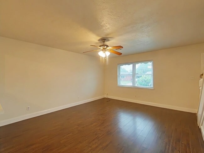 Photo - 318 NW 62nd St