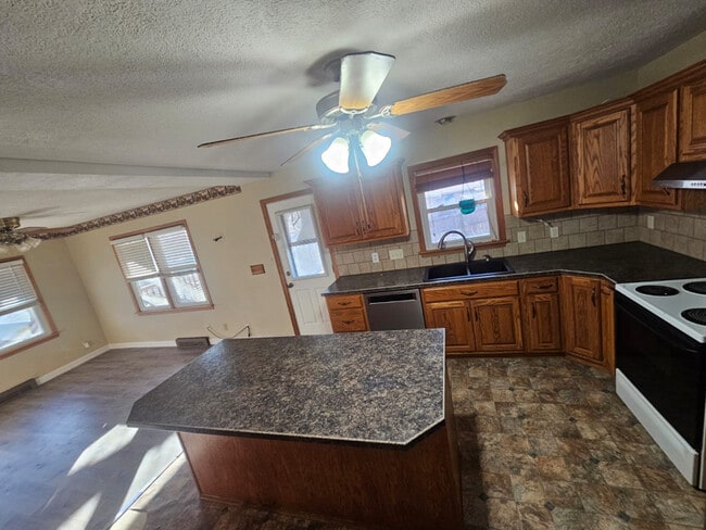 Photo - 821 W Spruce St