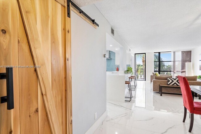 Photo - 1000 Parkview Dr Condo Unit 327