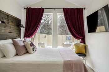 View the stars from your bed! - 509 High Dr Unit #1