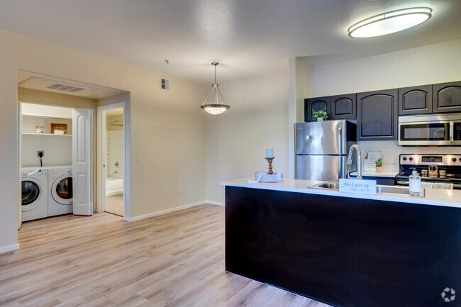 Kitchen & Dining Room - 1BR, 1BA - 685SF - The Place At Creekside