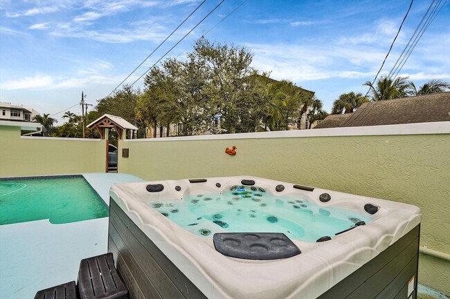 Photo - 810 Bamboo Ln