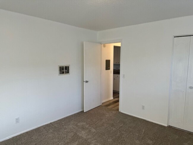 Photo - 632 Berrydale Ave Unit 8