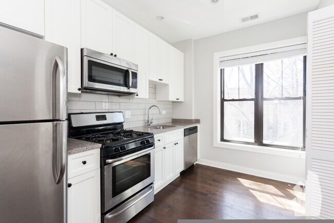 Photo - 1614 W Belle Plaine Ave Unit 1606-1