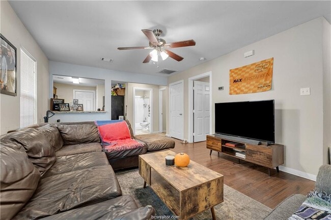 Photo - 807 Pasler St