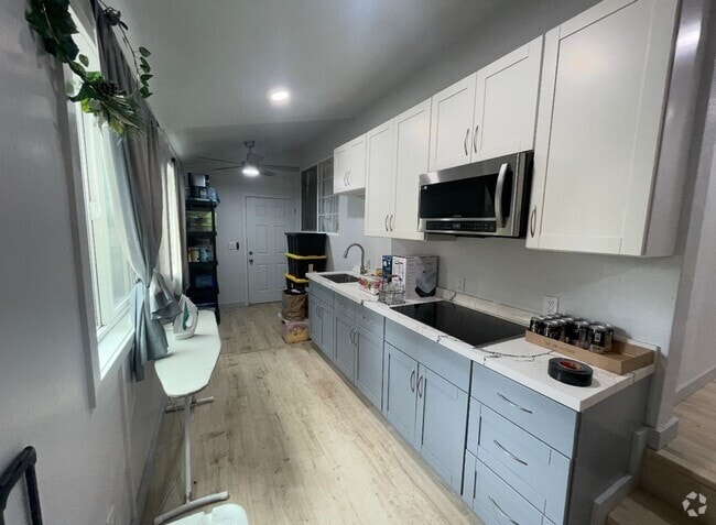 Building Photo - Newly Remodeled 1 Bedroom/1 Bathroom Rental