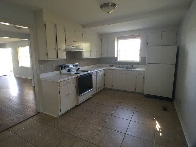 Photo - 2 Bedroom 2 Bath Off University Blvd