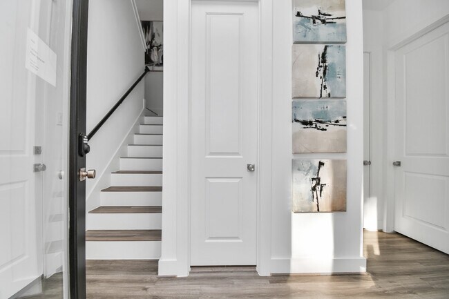 Photo - 9005 Laverne Oak Ln